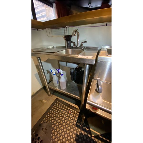 SMALL STAINLESS STEEL BAR SINK - 28" X 18" X 30" HIGH *BUYER WILL REQUIRE CAPS & TOOLS TO DISCONN...