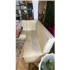 Image 4 : WHITE LEATHER UPHOLSTERED BOOTH/BENCH SEATING - CONSISTS OF (2) 7FT SECTIONS AND (2) 5FT CORNER S...