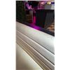 Image 5 : WHITE LEATHER UPHOLSTERED BOOTH/BENCH SEATING - CONSISTS OF (2) 7FT SECTIONS AND (2) 5FT CORNER S...