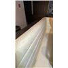 Image 6 : WHITE LEATHER UPHOLSTERED BOOTH/BENCH SEATING - CONSISTS OF (2) 7FT SECTIONS AND (2) 5FT CORNER S...