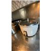 Image 6 : 5 ELECTRIC HOT PLATES, 2 STAINLESS STEEL POTS AND 1 RICE COOKER