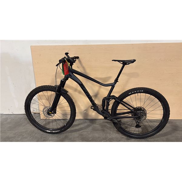 BLACK GIANT RAIDON SR SUNTOUR XL 2 FULL SUSPENSION 12-SPEED MOUNTAIN BIKE
