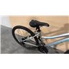 Image 3 : SILVER NAKAMURA IMPROV26 FRONT SUSPENSION 18-SPEED MOUNTAIN BIKE