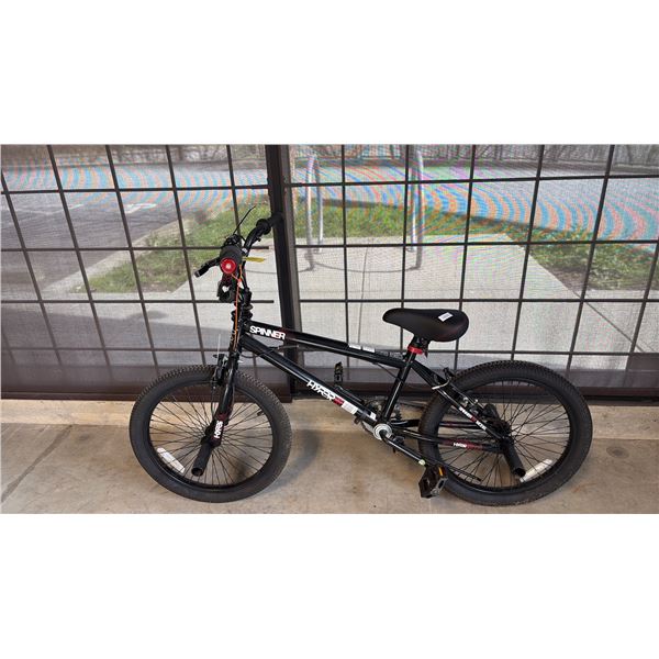 BLACK HYPER BICYCLES BOY'S SPINNER BMX BIKE