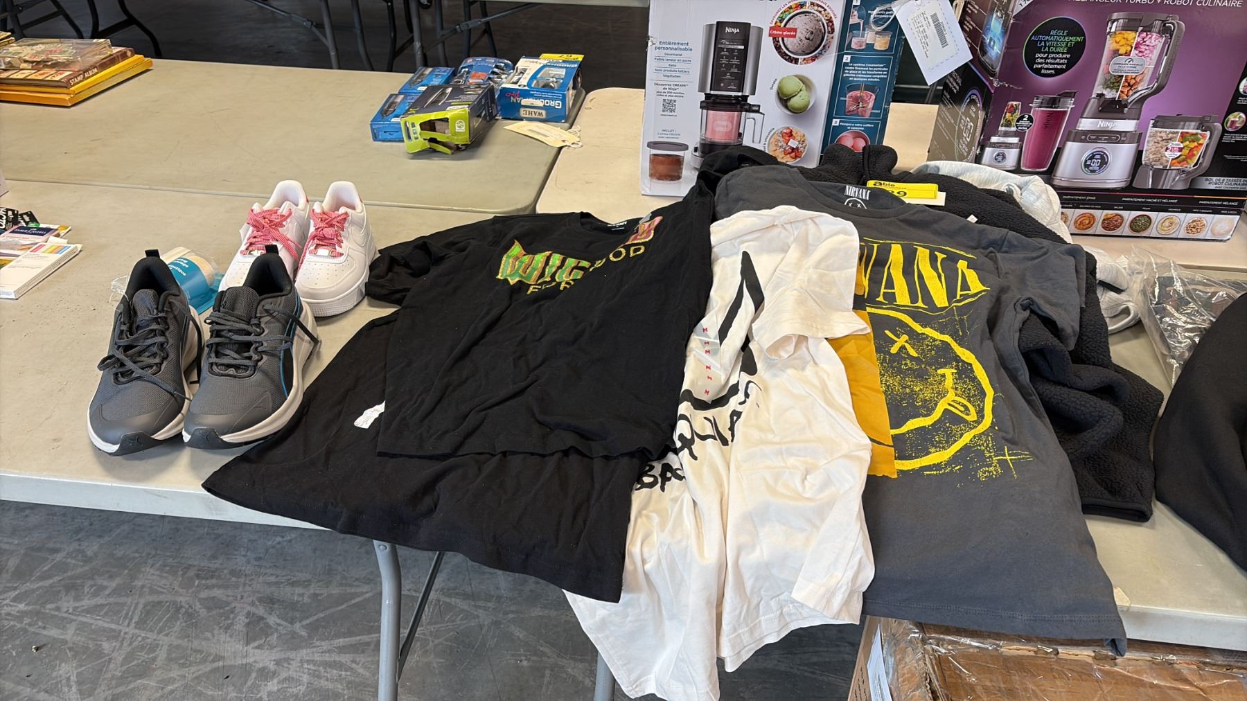 Assorted Merchandise ASSORTED APPAREL INCLUDING FLEECE, T-SHIRTS AND LADIES SIZE 7 NIKE AIR ...