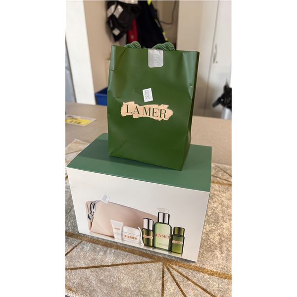 LA MER THE DISCOVERY COLLECTION "RADIANCE" SKIN CARE WITH TRAVEL SAMPLE SIZES