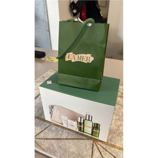 LA MER THE DISCOVERY COLLECTION "RADIANCE" SKIN CARE WITH TRAVEL SAMPLE SIZES