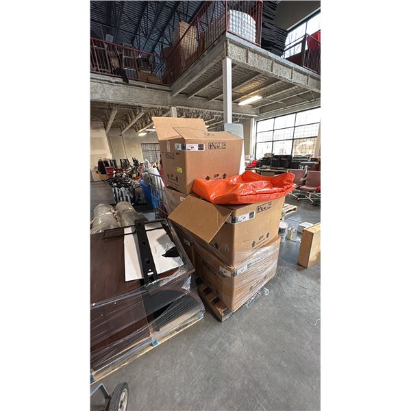 PALLET OF ASSORTED TARPS IN DIFFERENT COLORS AND SIZES
