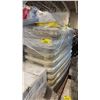 Image 2 : PALLET OF MIXED PLASTIC ITEMS INCL PLASTIC TUBS
