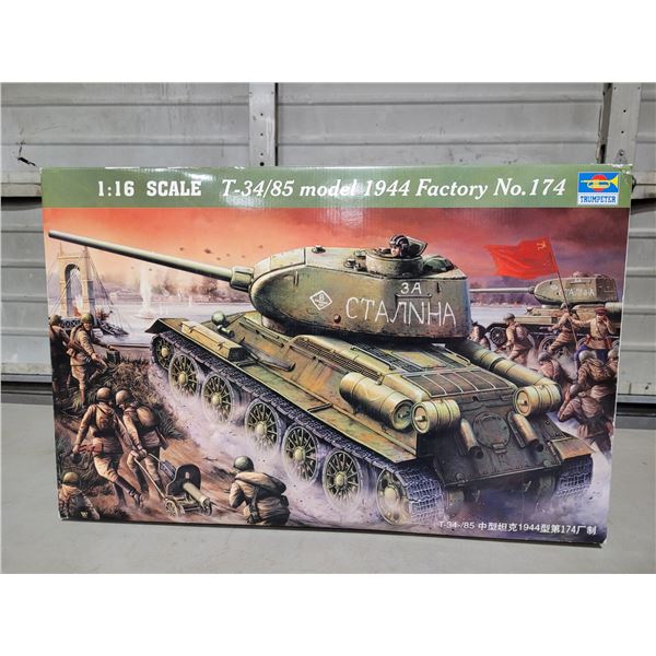 Unbuilt Trumpeter T-34/85 Model 1944 Factory No. 174 1:16 Scale Model Kit
