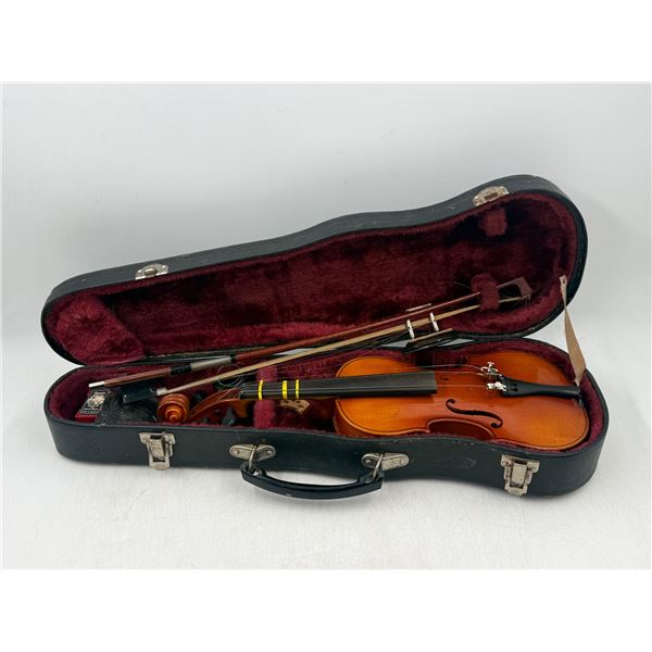Small Suzuki Violin w/ Case