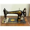 Image 2 : Antique Singer Treadle Sewing Machine