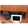 Image 1 : 16 Flat Panel Monitors