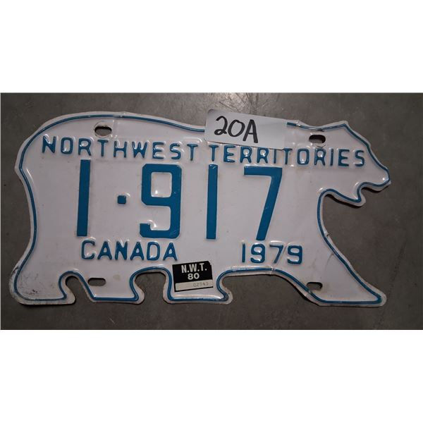Vintage 1979 NWT Polar Bear Plate