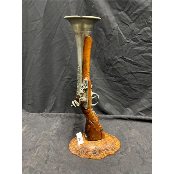 Nice blunderbuss ashtray 21"