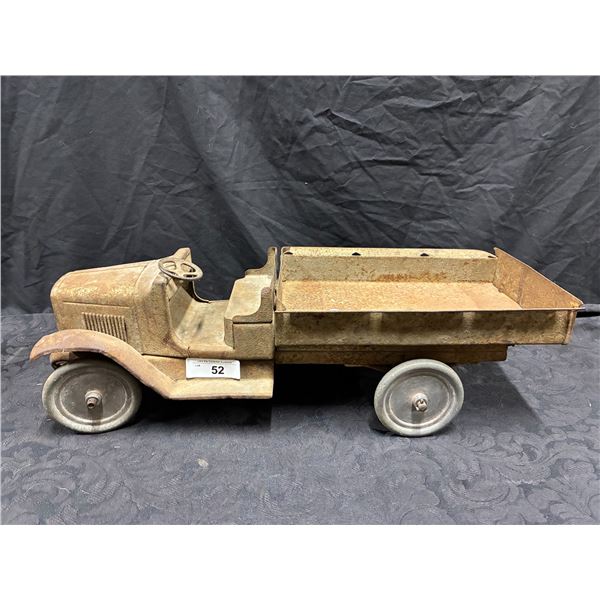 Large antique Buddy L truck with excellent patina, 1920s 25" long