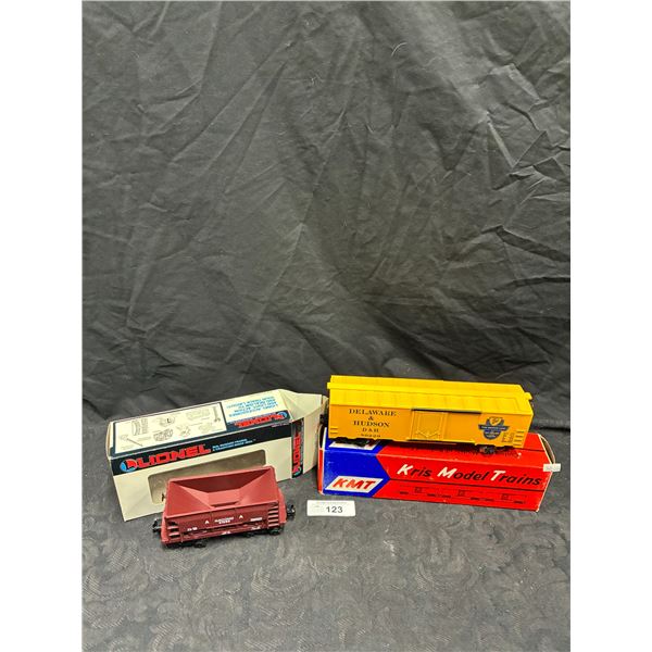 2 vintage train model pieces