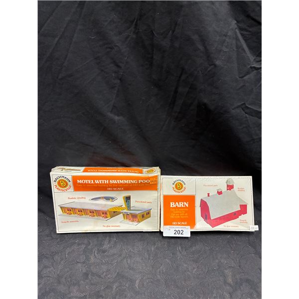2 NIB Bachmann HO scale barns