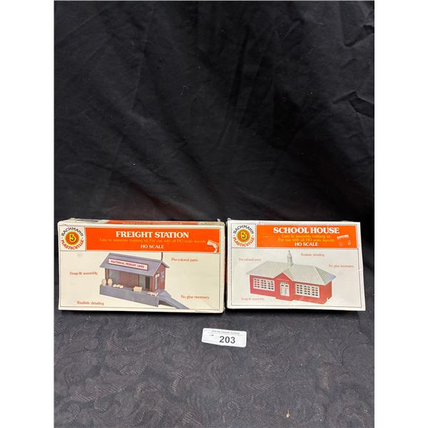 2 NIB Bachmann HO scale barns