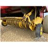 Image 11 : NEW HOLLAND 688 ROUND BALER