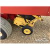 Image 23 : NEW HOLLAND 688 ROUND BALER