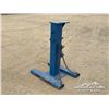 Image 3 : METAL STAND