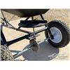 Image 9 : YARD COMMANDER FERTILIZER SPREADER