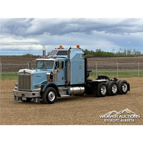 2003 KENWORTH T800H TRI/A SLEEPER WINCH TRACTOR
