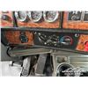 Image 24 : 2003 KENWORTH T800H TRI/A SLEEPER WINCH TRACTOR