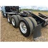 Image 57 : 2003 KENWORTH T800H TRI/A SLEEPER WINCH TRACTOR