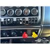Image 24 : 2007 KENWORTH T800B TRI/A SLEEPER BED TRUCK