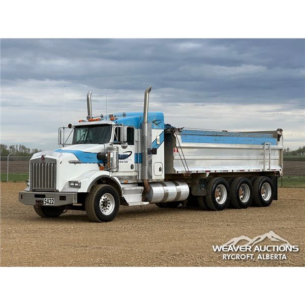 2004 KENWORTH T800 TRI/A SLEEPER DUMP TRUCK