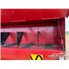Image 12 : 1999 NEW HOLLAND 688 ROUND BALER