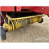 Image 15 : 1999 NEW HOLLAND 688 ROUND BALER