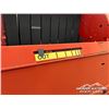 Image 21 : 1999 NEW HOLLAND 688 ROUND BALER