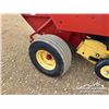 Image 24 : 1999 NEW HOLLAND 688 ROUND BALER