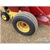 Image 39 : 1999 NEW HOLLAND 688 ROUND BALER