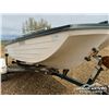 Image 10 : VINTAGE 15 FT. FIBERGLASS TRI-HULL BOAT & TRAILER