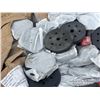 Image 6 : ASSORTED LIFTING WEIGHTS & GYM ACCESSORIES
