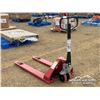 Image 4 : 4400 LB. INDUSTRIAL RED PALLET JACK