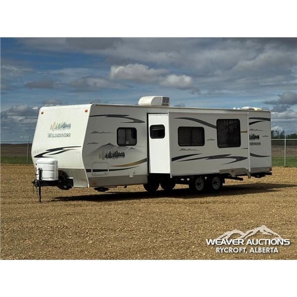 2008 FLEETWOOD 28 FT. TRAVEL TRAILER
