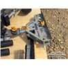 Image 6 : TABLE SAW, WORKMATE, SHOP VAC