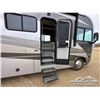 Image 5 : 2005 FLEETWOOD PACE ARROW 36D 35 FT. S/A MOTORHOME