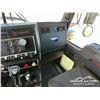 Image 13 : 2008 KENWORTH T800 TRI/A SLEEPER TRUCK TRACTOR