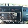 Image 23 : 2008 KENWORTH T800 TRI/A SLEEPER TRUCK TRACTOR