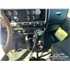 Image 27 : 2008 KENWORTH T800 TRI/A SLEEPER TRUCK TRACTOR