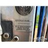 Image 5 : 2008 KENWORTH T800 TRI/A SLEEPER TRUCK TRACTOR