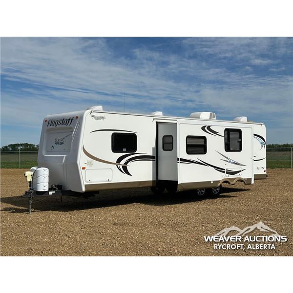 2011 FLAGSTAFF 829 BHSS 32 FT. T/A TRAVEL TRAILER
