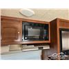 Image 21 : 2011 FLAGSTAFF 829 BHSS 32 FT. T/A TRAVEL TRAILER