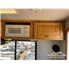 Image 23 : 2005 ULTIMATE EVOLUTION 10RSLB TRUCK CAMPER